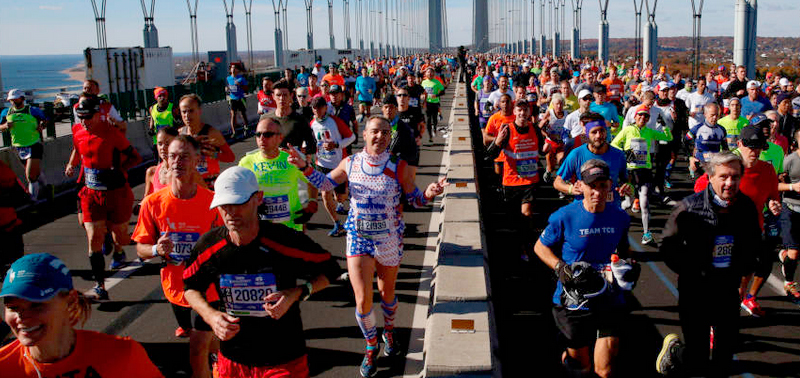 Trupérkuto en el centro de la imagen en pleno maratón.